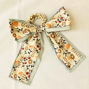 Scarf scrunchy flower pearl elastic
